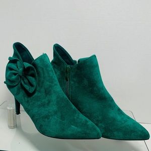 Allegra K Green Suede Bootie with a Bow 3.5 " heel. Women Size 9.5